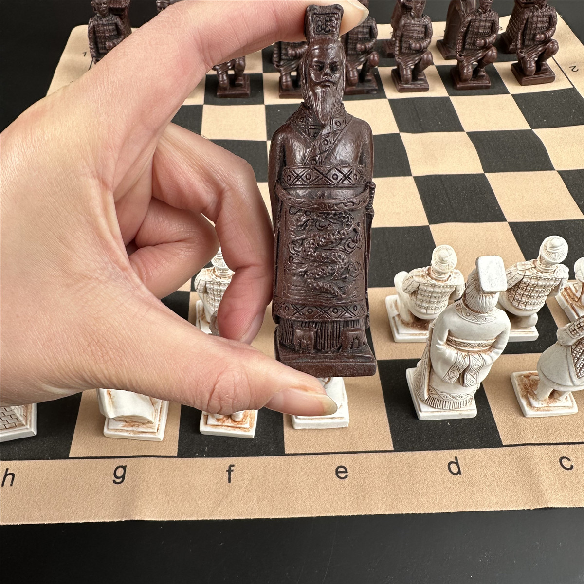 Juego de ajedrez de cuero de L - Board Game Queen reseña y precio